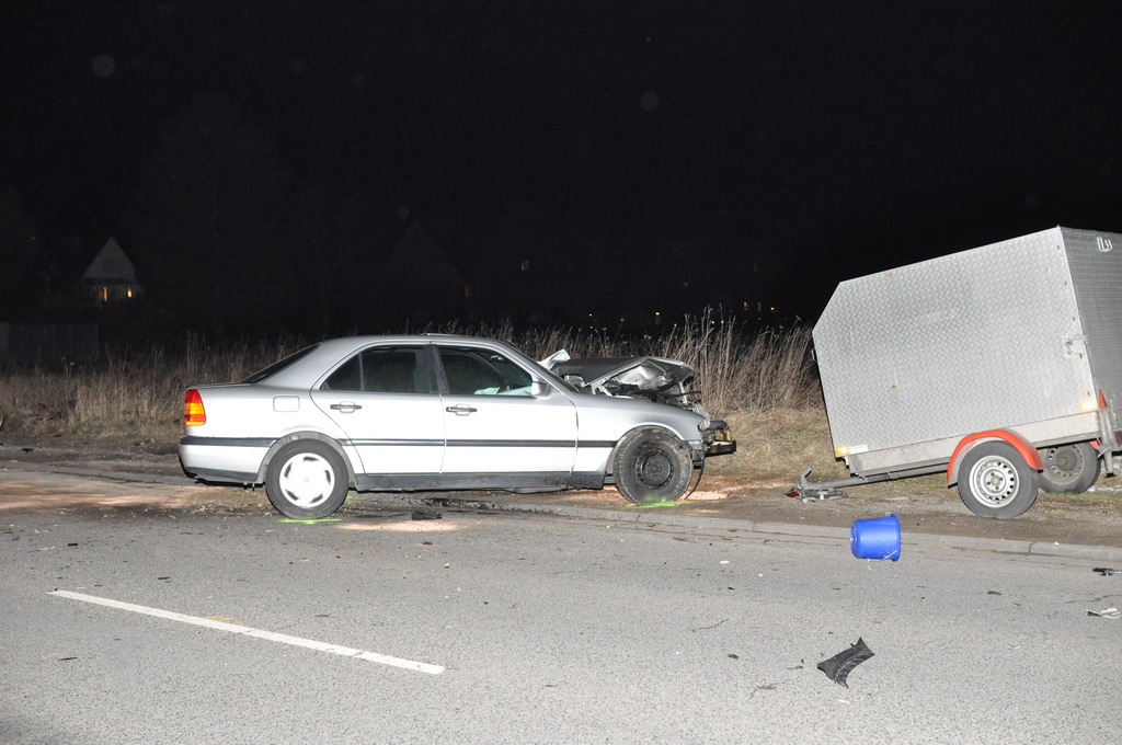 VU mit Fahrerflucht Koeln Loevenich P15.JPG